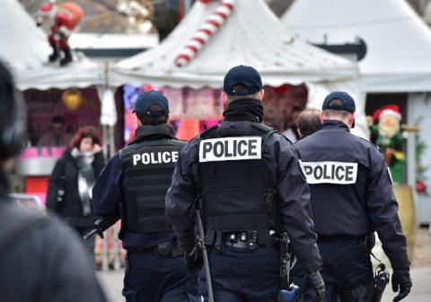 Fransa polisi hökumət əleyhinə etirazlara qoşuldu