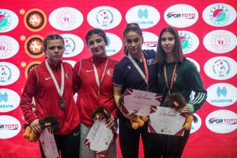 Güləşçilərimiz “Çempionlar” turnirini 10 medalla başa vurdu