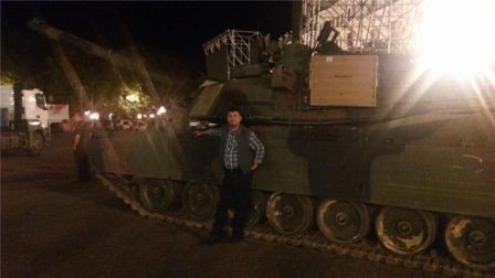 NATO tanklarının əhatəsində özgürlük günü - Tiflis