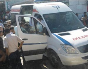Sabirabadda avtobus qəzaya uğradı