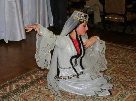 “Ceyran” folklor-rəqs ansamblının üzvü Almaniya  festivalına dəvət alıb 