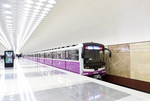 Bakı metrosunda qatarda nasazlıq yaranıb