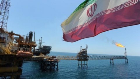 İrandan bahalaşan neftlə bağlı kritik açıqlama