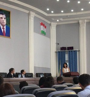 Gənc seysmoloqlar Tacikistanda məruzə ilə çıxış ediblər