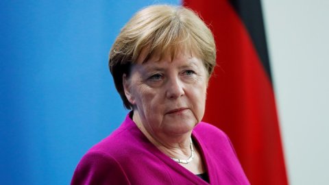 Merkel Avropanı ABŞ-a bel bağlamamağa səslədi
