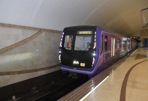 Bakı metrosunda yeni qatarda problem yaranıb