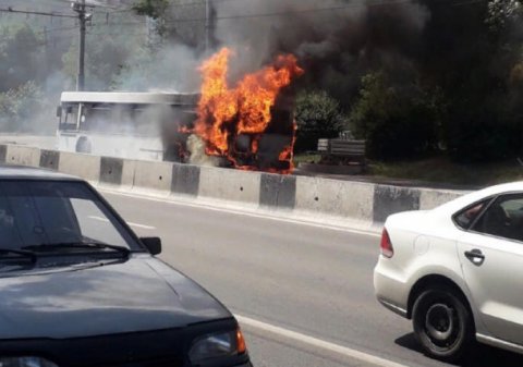 İranda azərbaycanlıları ziyarətə aparan avtobus yandı