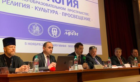 Aİİ-nin rektoru Moskvada Üçüncü Beynəlxalq Elmi Konfransda iştirak edib