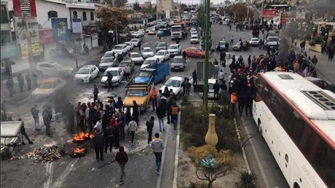 İranda son etirazlara qatılanların kütləvi həbsinə başlanılıb. Tehran, İsfahan və Şirazda 50-dən çox etirazçı həbs edilib