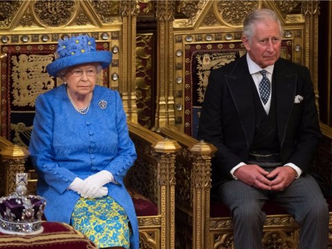Böyük Britaniya kraliçası II Elizabet taxtını oğluna təhvil verəcək