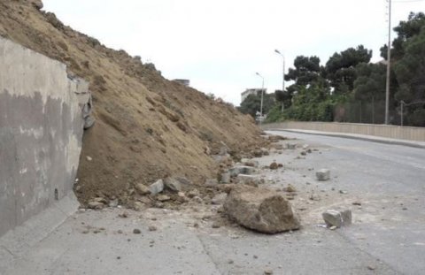 Bakıda sürüşmədən sonra bu yol bağlandı