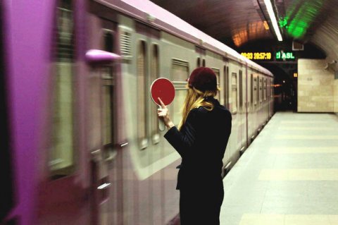 Bakı metrosunda qatı tüstü: Görməni məhdudlaşdırdı