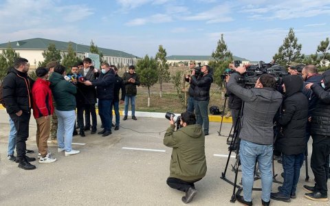 Media nümayəndələri Raket və Artilleriya Qoşunlarının hərbi hissələrinə səfər ediblər