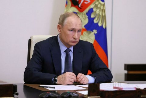 Putin koronavirusa qarşı burun damcısı peyvəndi qəbul edib