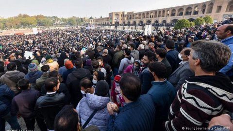 İsfahanda dinc etirazçılara qarşı qanlı repressiyalar davam edir