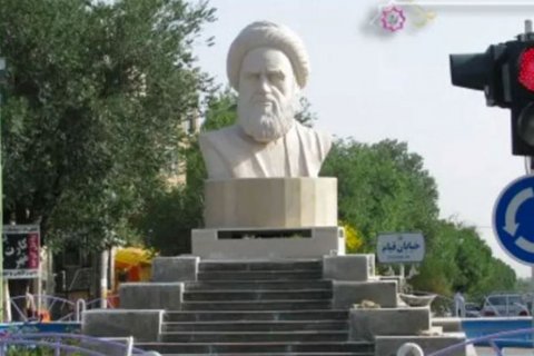 İranda Xomeyninin heykəli dağıdılıb - VİDEO