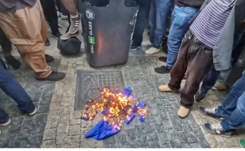 Tbilisidə Avropa İttifaqının bayrağı yandırıldı