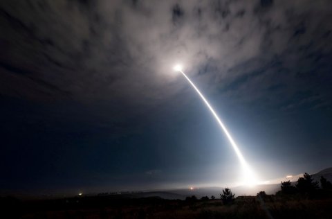ABŞ-dan güc nümayişi - Yeni raket sınaqdan keçirildi