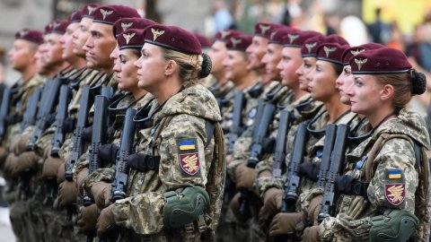 Ukraynada qadınların hərbi qeydiyyatı başlayır