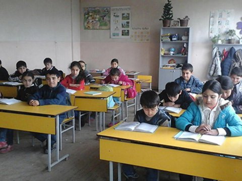 Ermənistanda uşaqlara Azərbaycan dili öyrədilir