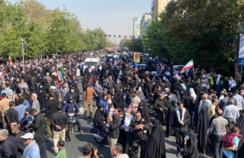 İranda hakimiyyətə dəstək aksiyaları keçirilib