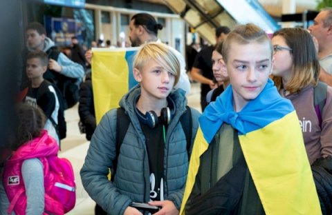 Valideynini itirmiş 29 ukraynalı uşaq Azərbaycana gətirilib