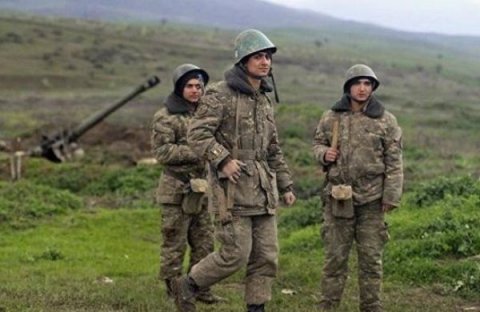 Ermənistan müqaviləli hərbçilərin maaşını artırır