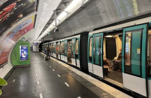 Parisdə 30-dan çox metrostansiya bağlandı
