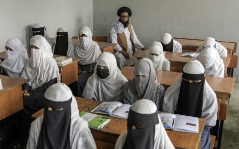 “Taliban” hakimiyyətindən qadın hüquqlarını pozan addım