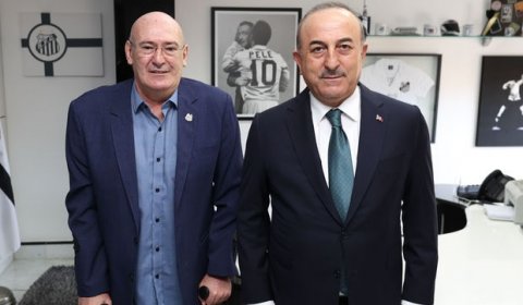 Çavuşoğlu əfsanəvi futbolçunun vida mərasimində iştirak etdi