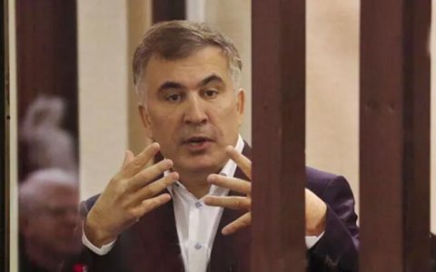 Saakaşvili işinə fasiləsiz rejimdə baxılmasını tələb etdi
