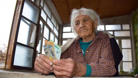 Minimum əmək pensiyası 280 manat müəyyənləşdi