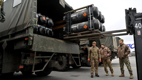 ABŞ Ukraynaya 2 milyard dollarlıq hərbi yardım paketi göndərir