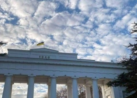 Krım yarımadasında Ukrayna bayrağı ucaldıldı