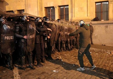 Gürcüstanda aksiyalar zamanı 50 polis yaralanıb