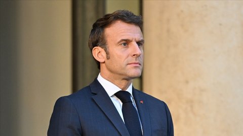 Fransa prezidentinin siyasi reytinqi aşağı düşüb