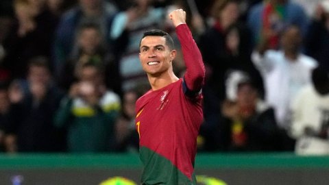 Portuqaliyalı futbolçu dünya rekorduna imza atdı