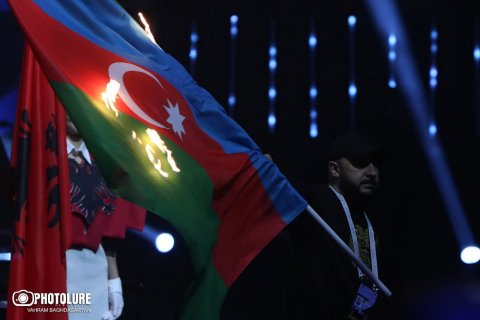 Azərbaycan bayrağını yandıran erməniyə qadağa qoyuldu
