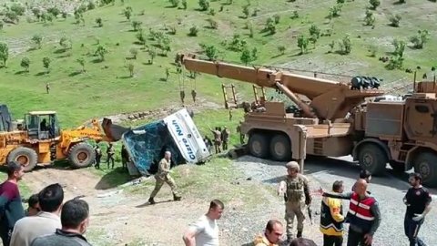 Türkiyədə hərbiçi daşıyan avtobus aşdı - 45 nəfər xəsarət aldı