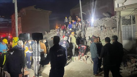 Türkiyədə bina çökdü - Ölən var