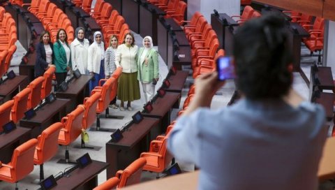 Türkiyədə seçilən deputatların 20 faizini qadınlar təşkil edir