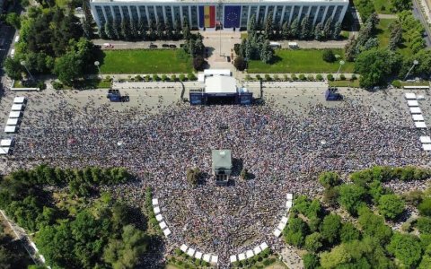 Moldovadakı mitinqə 80 min nəfər qatıldı
