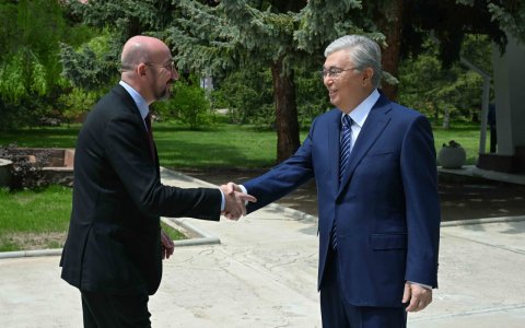 Qazaxıstan prezidenti Şarl Mişellə görüşdü
