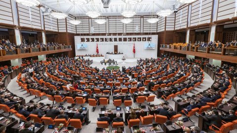 Türkiyənin parlament iclasında təyin olunan yeni rəsmi nümayəndələr and içdi