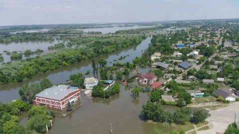 Ukraynanın Kardaşinka kəndi su altında qaldı