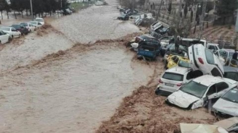 İranın 17 bölgəsi sel və daşqına məruz qaldı - 7 ölü, 72 yaralı var