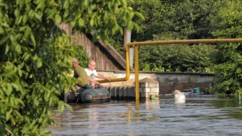 Ukraynanın 54 yaşayış məntəqəsi su altında qaldı