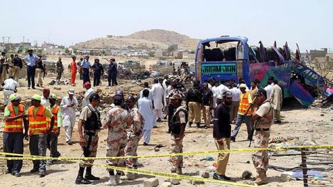 Pakistanda ağır qəza: 12 nəfər öldü, 24 nəfər yaralandı