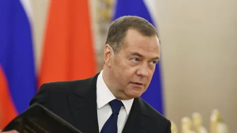 Çevrilişin hazırlanmasında xarici mütəxəssislərin iştirak edir - Medvedev