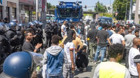 Almaniyada keçirilən festival iğtişaşlara çevrildi - 22 polis yaralandı